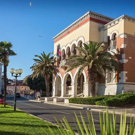 Апартаменты Gloria Premium *